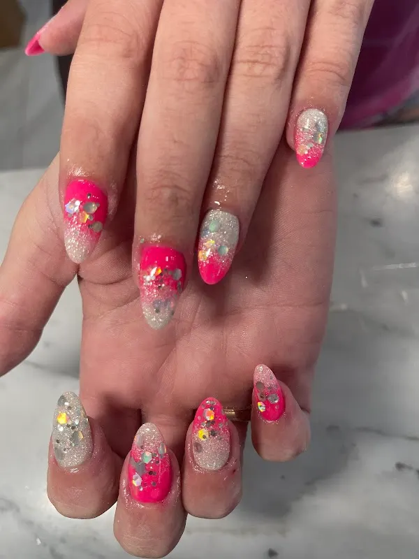 Tom Hill Nail and Spa — Nail salon in Macon
